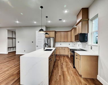 703 Carol Lynn Dr - Photo Thumbnail 8