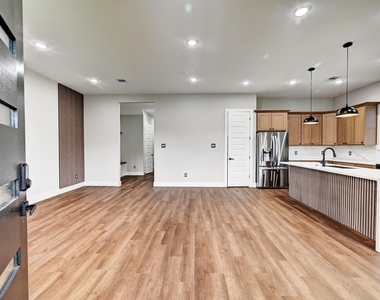 703 Carol Lynn Dr - Photo Thumbnail 5