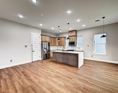 703 Carol Lynn Dr - Photo Thumbnail 4