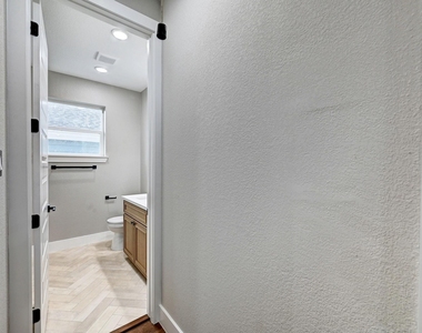 703 Carol Lynn Dr - Photo Thumbnail 31