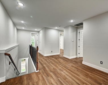 703 Carol Lynn Dr - Photo Thumbnail 20