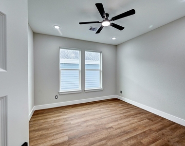 703 Carol Lynn Dr - Photo Thumbnail 28