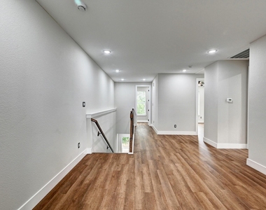 703 Carol Lynn Dr - Photo Thumbnail 23