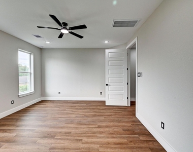 703 Carol Lynn Dr - Photo Thumbnail 41