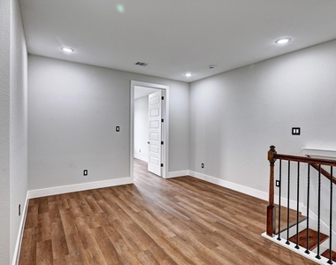 703 Carol Lynn Dr - Photo Thumbnail 21