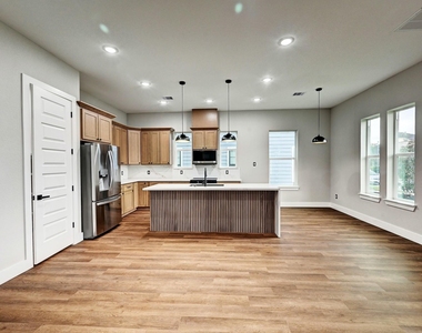 703 Carol Lynn Dr - Photo Thumbnail 7