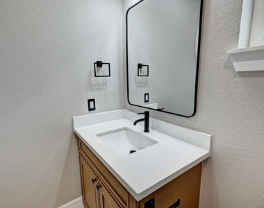 703 Carol Lynn Dr - Photo Thumbnail 18