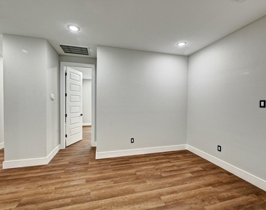 703 Carol Lynn Dr - Photo Thumbnail 25
