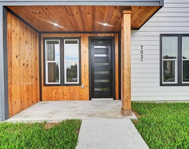703 Carol Lynn Dr - Photo Thumbnail 1