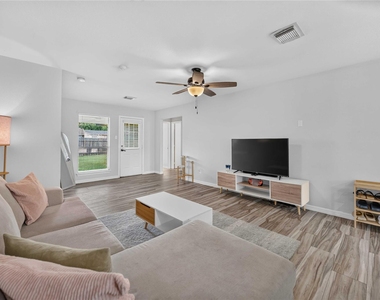 8302 Sanford Street - Photo Thumbnail 10