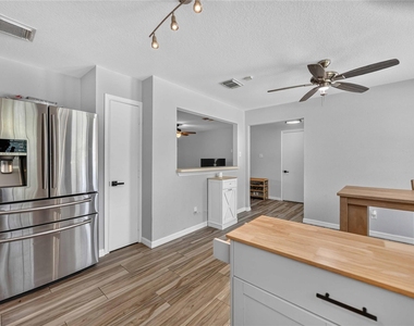 8302 Sanford Street - Photo Thumbnail 7