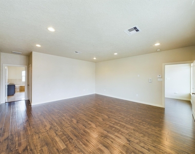 2607 Lawrence Street - Photo Thumbnail 22