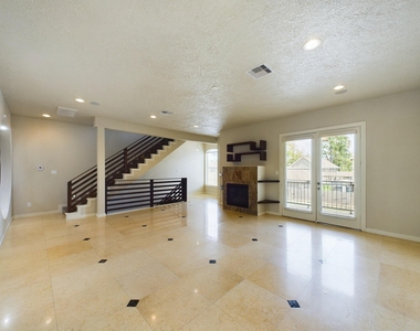2607 Lawrence Street - Photo Thumbnail 9