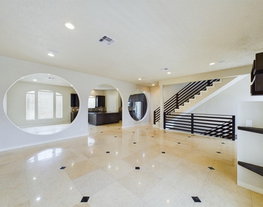 2607 Lawrence Street - Photo Thumbnail 11