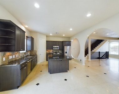 2607 Lawrence Street - Photo Thumbnail 13