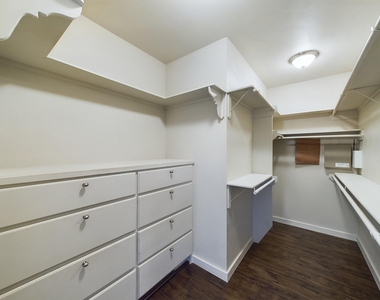2607 Lawrence Street - Photo Thumbnail 24