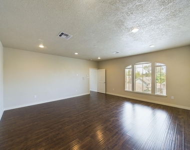 2607 Lawrence Street - Photo Thumbnail 23