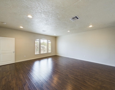 2607 Lawrence Street - Photo Thumbnail 21