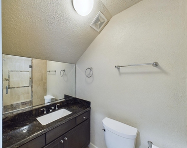 2607 Lawrence Street - Photo Thumbnail 4