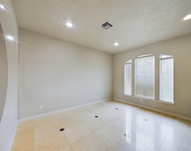 2607 Lawrence Street - Photo Thumbnail 15