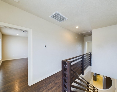2607 Lawrence Street - Photo Thumbnail 19