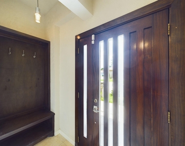 2607 Lawrence Street - Photo Thumbnail 2