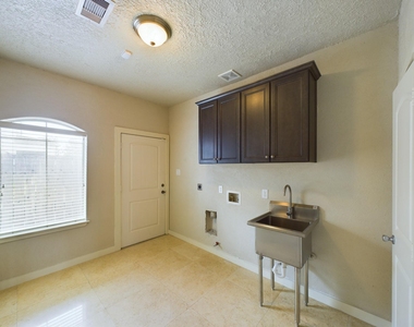 2607 Lawrence Street - Photo Thumbnail 8