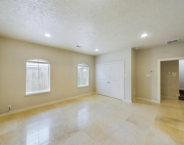 2607 Lawrence Street - Photo Thumbnail 6