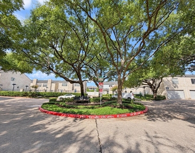 7352 Regency Square Court - Photo Thumbnail 21