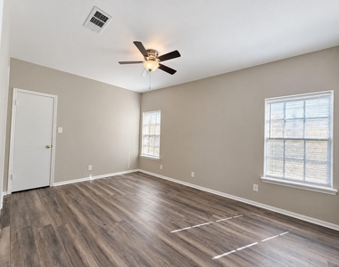7352 Regency Square Court - Photo Thumbnail 12