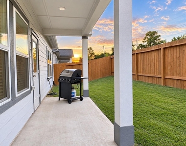 8602 Blueberry Ash Street - Photo Thumbnail 15
