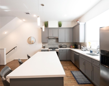 2711 Eado Grove Lane - Photo Thumbnail 6