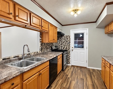 2214 Boss Street - Photo Thumbnail 11