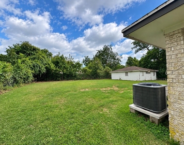 2214 Boss Street - Photo Thumbnail 12