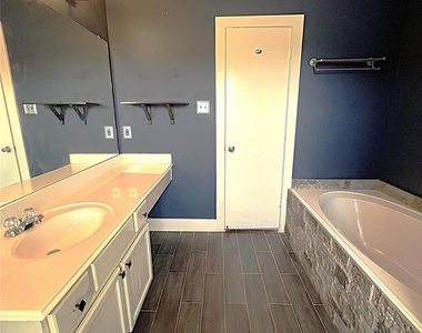 6819 Kingwood Glen Drive - Photo Thumbnail 22