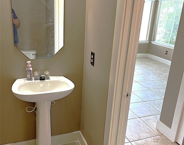6819 Kingwood Glen Drive - Photo Thumbnail 12