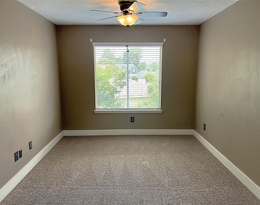 6819 Kingwood Glen Drive - Photo Thumbnail 14