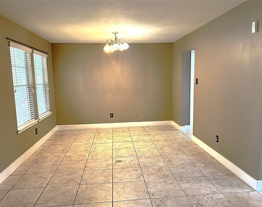6819 Kingwood Glen Drive - Photo Thumbnail 3