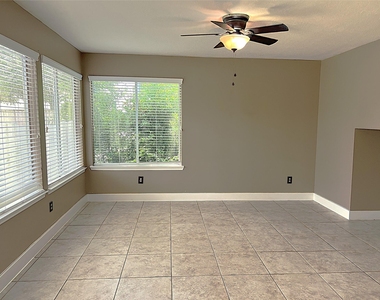 6819 Kingwood Glen Drive - Photo Thumbnail 9