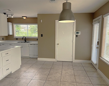 6819 Kingwood Glen Drive - Photo Thumbnail 10