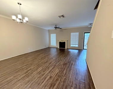 17629 Red Oak Drive - Photo Thumbnail 3