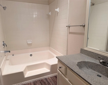 17629 Red Oak Drive - Photo Thumbnail 9