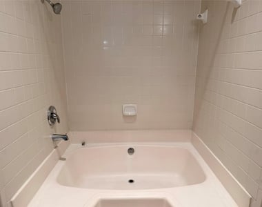17629 Red Oak Drive - Photo Thumbnail 10