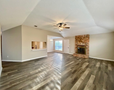 2406 Whitman Way Drive - Photo Thumbnail 2