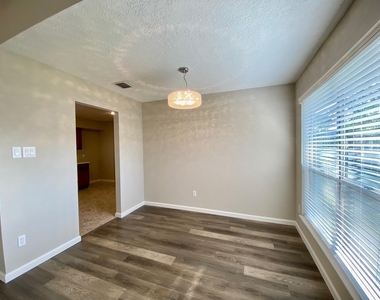 2406 Whitman Way Drive - Photo Thumbnail 12