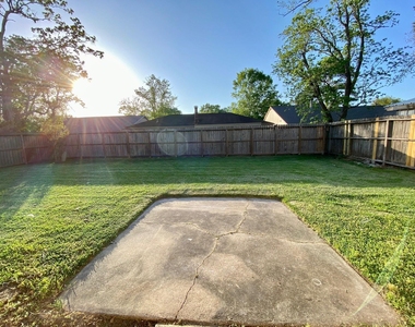2406 Whitman Way Drive - Photo Thumbnail 23