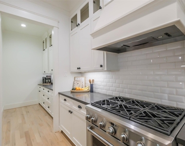 508 W 26th Street - Photo Thumbnail 7