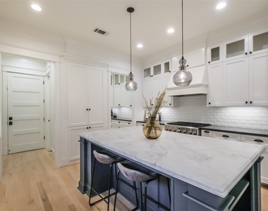 508 W 26th Street - Photo Thumbnail 6
