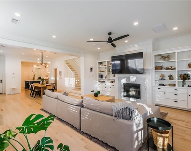 508 W 26th Street - Photo Thumbnail 10