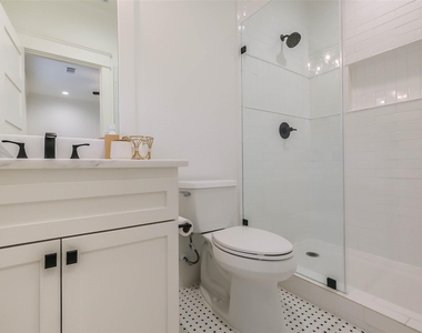 508 W 26th Street - Photo Thumbnail 34